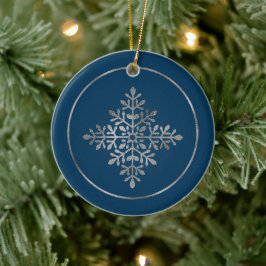 Ornamento De Cerâmica Faux Silver Snowflake Sobre Azul (Folha Não Real)