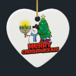Ornamento De Cerâmica Feliz branca Chrismukkah com Snowman e Menorah<br><div class="desc">Adicione estes enfeites interconfesos divertidos (Hanukkah e Natal) às suas celebrações de Chrismukkah este ano. Se celebrarmos juntos os feriados, é um bom toque.Este é nosso design e você não o encontrará em nenhum outro lugar além da nossa loja. Chrismukkah é celebrado por pessoas, geralmente em famílias com origens judaicas...</div>