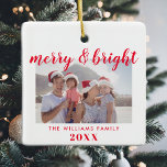 Ornamento De Cerâmica Feliz e Bright Foto de Natal<br><div class="desc">Feliz de Foto e Enfeites de natal Brilhante da Família Minimalista Moderna,  apresenta um script elegante de caligrafia Feliz e Brilho. Personalize seu nome de família e ano.</div>