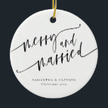 Ornamento De Cerâmica Feliz E Casado Novamente<br><div class="desc">Este é um elegante ornamento "feliz e casado" com um design moderno. Os únicos elementos que não são editáveis são as cores do design de aquarela e as palavras "Feliz e casado" // Para mais opções de cartão de feriado, por favor pesquise "CARTÕES DE NATAL" na loja Sinceramente by Nicole...</div>