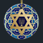 Ornamento De Cerâmica Feliz Hanukkah! Estrela de David e Menorah<br><div class="desc">Happy Hanukkah | Feliz Chanukah. Estrela Dourada de David e Design de Menorah Hanukkah Ornaments com texto e ano personalizados. Cartões e presentes disponíveis na Categoria Feriados Judeus / Hanukkah da nossa loja.</div>