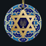 Ornamento De Cerâmica Feliz Hanukkah. Estrela do Ano Personalizado de Da<br><div class="desc">Feliz Hanukkah. Estrela Dourada dos Ornamentos de Presentes de David e Menorah design Hanukkah com ano personalizado. Cartões e presentes disponíveis na Categoria Feriados Judeus / Hanukkah da nossa loja.</div>