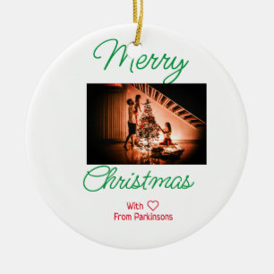 Ornamento De Cerâmica Feliz Natal adicione o nome da família foto vermel