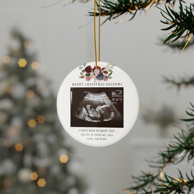Ornamento De Cerâmica Feliz Natal Vovó Floral Ultrassom Foto (Burgundy Floral Sonogram Grandma Keepsake Ceramic Ornament)