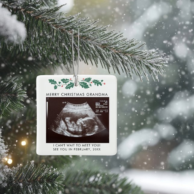 Ornamento De Cerâmica Feliz Natal Vovó Grávida Gravidez Foto de Vídeo de (Christmas Holiday Pregnancy Announcement Square White Ceramic Ornament)