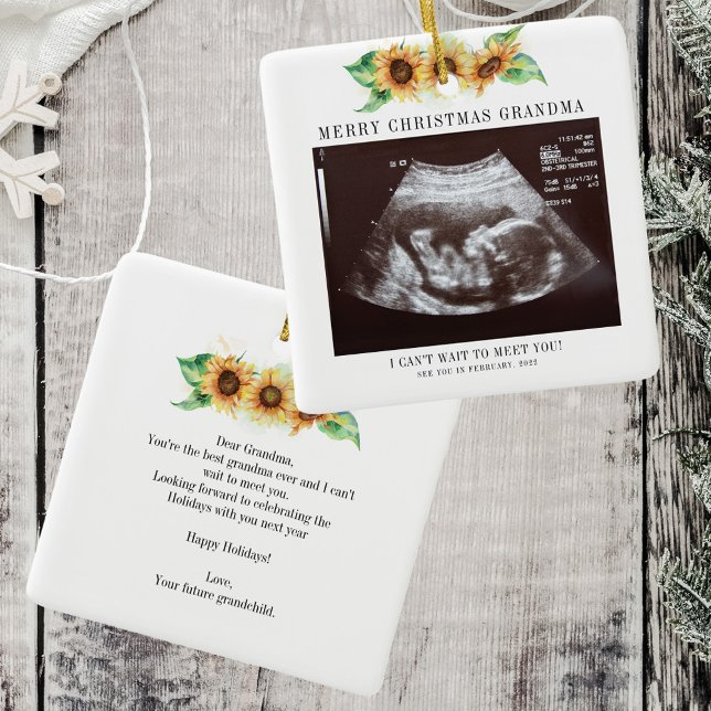 Ornamento De Cerâmica Feliz Natal Vovó Sunflower Ultrasound Foto (Sunflower Greenery Sonogram Grandma Baby Announcement Ornament)