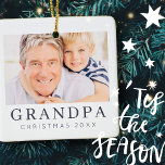 Ornamento De Cerâmica Feriado de Foto Personalizado do Vovô Moderno e Si<br><div class="desc">Design é composto por tipografia quic moderna com sans serif e serif font. Adicione uma foto personalizada do avô e do ano.</div>
