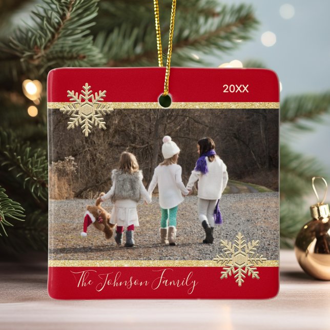 Ornamento De Cerâmica Feriado de Natal com Neve Vermelha Dourada FOTO (PHOTO Gold Red Snow Keepsake Christmas Holiday Ceramic Ornament)