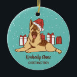Ornamento De Cerâmica Férias de inverno com neve de german shepherd de N<br><div class="desc">Enfeite de animação bonito para crianças e crianças. Perfeito para a primeira comemoração de Natal com a família. Você pode personalizar o texto para qualquer ocasião.</div>