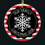 Ornamento De Cerâmica Floco de Neve Branco Vermelho de Foto da Família P<br><div class="desc">Enfeites de natal de Floco de Neve Vermelho Branco Personalizado da Família.</div>