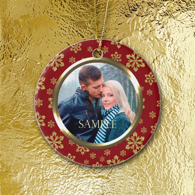 Ornamento De Cerâmica Floco de neve Dourado no Modelo de feriado vermelh (Criador carregado)