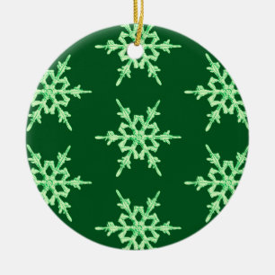 Ornamento De Cerâmica Flocos de neve, cristais verde-pálidos no verde-es
