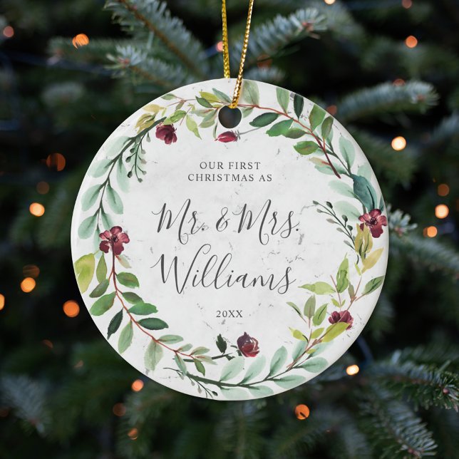 Ornamento De Cerâmica Floral Greenery Wreath Marble Nosso Primeiro Natal (Criador carregado)