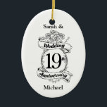 Ornamento De Cerâmica Flores do 19º aniversário de casamento<br><div class="desc">Uma design romântica,  negra e branca para um casal casado comemorando um aniversário. Esta ilustração tem rosas negras e brancas com o texto 16º aniversário de casamento. Para um marido e esposa celebrando 16 anos de feliz vida casada juntos.</div>