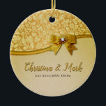 Ornamento De Cerâmica Flores e Folhas do Abstrato Retroativo Elegante do<br><div class="desc">Incorporados com designs florais ornamentados,  elegantes e abstratos retrorreflectores,  esses cartões são encantadores. A interação das flores e folhas marrom-claro e douradas adiciona um toque de opulência,  infundindo seu evento com um senso de grandeza e sofisticação.</div>