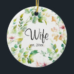 Ornamento De Cerâmica Flores silvestres de cor aquosa verde-elegante<br><div class="desc">Elegante cor de água botânica, flores silvestres verdes - ideia de presente de excelente para a nova Noiva! Para começar a alterar nomes e detalhes do evento, clique em "Personalizar este modelo" e edite o texto nas caixas modelo. Para acessar as ferramentas de edição mais avançadas, role para baixo até...</div>