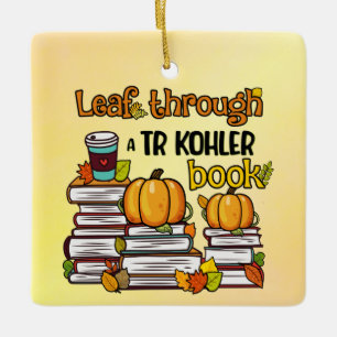 Ornamento De Cerâmica Folha Através De Um Livro De TR Kohler