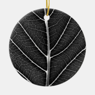 Ornamento De Cerâmica Folha brilhante em preto e branco close-up