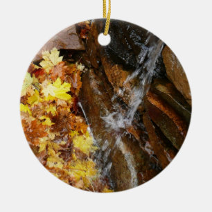 Ornamento De Cerâmica Folhas de Outono na Cachoeira III Natureza de Outo
