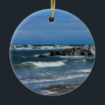 Ornamento De Cerâmica Folly Beach Atlantic<br><div class="desc">Uma visão tirada de Folly Beach, Carolina do Sul, Estados Unidos. Eu tirei isto da área onde você pode ver o Farol da Ilha Morris. Procurando mais impressões ou produtos? Sinta-se livre para visitar minha loja: http://www.zazzle.com/timelessmomentsphtgy Esta foto foi tirada por Jennifer White com Fotografia Moments Eterno. Todas as imagens...</div>