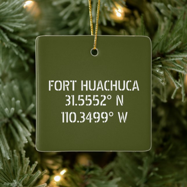 Ornamento De Cerâmica Fort Huachuca Latitude Longitude Personalizada (Árvore)