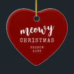 Ornamento De Cerâmica Foto Cat Meowy Christmas Rustic Heart Shape<br><div class="desc">Ornamento de Fotos em Forma de Coração Personalizada com seus gatos ou gatinhos e "Meowy Christmas" e cada nome em um ornamento cerâmico vermelho rustico moderno,  com um único roteiro elegante e combinação de fontes de máquina de escrever.</div>