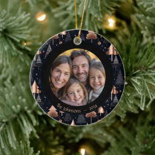 Ornamento De Cerâmica Foto da família das árvores de Natal clássicas Dou