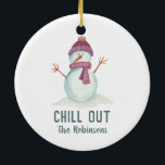 Ornamento De Cerâmica Foto da Família de Natal do Snowman<br><div class="desc">Enfeite de natal de bonitinho de bonitão,  personalizável para suas especificidades.</div>