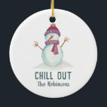 Ornamento De Cerâmica Foto da Família de Natal do Snowman<br><div class="desc">Enfeite de natal de bonitinho de bonitão,  personalizável para suas especificidades.</div>