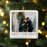 Ornamento De Cerâmica Foto da família de Natal moderna e colorida<br><div class="desc">Esta família simples e divertida, decoração de Feliz Natal, traz um lugar para você adicionar seus nomes, com "Feliz Natal" em tipografia brilhante colorida, assim como espaço para você adicionar sua própria foto. Nas costas há uma design de bolinhas colorida correspondente. O decoro de Natal moderno perfeito para sua família...</div>
