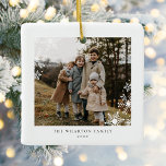 Ornamento De Cerâmica Foto da Família Mínima Moderna de Flocos de Neve<br><div class="desc">Família Mínima Moderna de Flocos de Neve Dois Ornamento Fotográfico Cerâmico apresenta sua foto familiar,  acentuada por delicados flocos de neve modernos.</div>