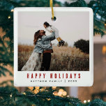 Ornamento De Cerâmica Foto da família minimalista e moderna<br><div class="desc">Este Enfeites de natal moderno apresenta um lugar para você adicionar seus nomes e uma foto de família, ao lado de ‘Feliz feriado’ em bela e simples tipografia, e espaço para você adicionar sua própria montagem fotográfica no verso (com espaço para sete fotos). O presente minimalista perfeito para qualquer membro...</div>