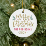 Ornamento De Cerâmica Foto da família personalizada de script Dourado Fe<br><div class="desc">O ornamento de Natal de na moda Merry contém escrevendo antigo de guião de ouro e sotaque de galhos verdes com folhas e bagas vermelhas. Personalize com nome personalizado / família e texto do ano e adicione uma foto da família favorita ao lado oposto. A cor branca de fundo pode...</div>