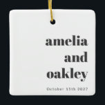 Ornamento De Cerâmica Foto de Casamento Personalizado de Retrô Branco Ne<br><div class="desc">Comemore um momento especial com este ornamento personalizado com uma tipografia ousada moderna na frente e sua foto favorita no verso. Perfeito para casamentos, aniversários, ou outros eventos de marco, esta manutenção adiciona um toque de elegância ao seu decoro de férias ou exibição ao longo do ano. Personalize-o com nomes...</div>