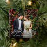 Ornamento De Cerâmica Foto de Casamento por Feliz e Script de Caligrafia<br><div class="desc">Script de Caligrafia Moderna Casado e Casamento de Feliz Foto de Ornamento de Natal Cerâmico</div>