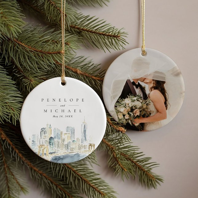 Ornamento De Cerâmica Foto de Casamento Skyline da Nova Iorque Watercolo (New York City Watercolor Skyline Wedding Photo Ceramic Ornament)