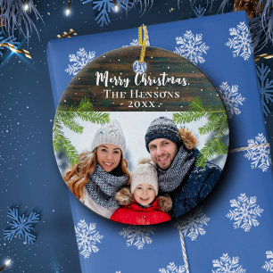 Ornamento De Cerâmica Foto de Família Feliz Natal em Madeira Rústica de 