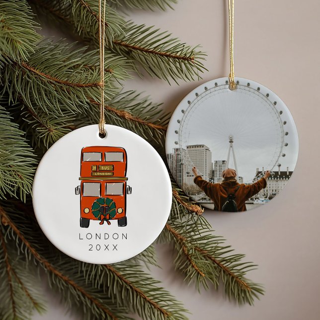 Ornamento De Cerâmica Foto de Natal do Red London Double Decker Bus (Red London Double Decker Bus Christmas Photo Ceramic Ornament)
