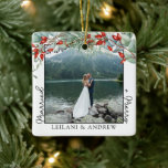 Ornamento De Cerâmica Foto de Natal recente e Watercolor Holly<br><div class="desc">Crie memórias de férias com nosso ornamento cerâmico de Natal personalizado. Adorado com coloração de água e bagas,  este ornamento quadrado permite personalizar uma foto central e incluir nomes para um presente verdadeiramente único. Perfeito para fazer da árvore e Natal ainda mais especial.</div>