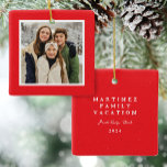 Ornamento De Cerâmica Foto de Natal simples com manchas vermelhas<br><div class="desc">Inspirada por uma caneca do acampamento ao ar livre, esta decoração de fotos de feriado com manchas vermelhas apresenta uma foto na frente e na sala para texto personalizado no verso correspondente. Este simples design de Enfeites de natal é perfeito para famílias desconhecidas e para se lembrar de uma visita...</div>