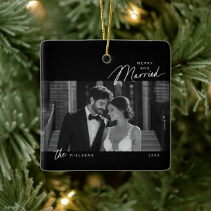 Ornamento De Cerâmica Foto de Script Casado com Feliz Branca Simples Pre