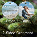 Ornamento De Cerâmica Foto De Volta No Primeiro Natal Engaged Beach Hear<br><div class="desc">Adicione sua foto de cor favorita no verso! Celebre seu noivado enquanto planeja um casamento na praia ou uma lua de mel com este ornamento de noivado. O encravamento de corações de casamento na praia desenhados na areia faz um elegante casamento litorâneo do oceano tropical, combinando um conjunto de itens....</div>