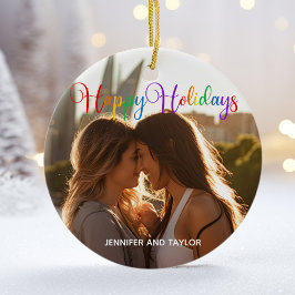 Ornamento De Cerâmica Foto do Casal Rainbow Happy Holidays LGBTQ