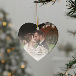 Ornamento De Cerâmica Foto do primeiro aniversário de casamento casado n<br><div class="desc">Fotos de casamento Primeiro Natal como Sr. e Sra. Ornament cerâmico. Uma peça festiva que transforma suas lembranças queridas em um tesouro de eterno feriado! Capturando perfeitamente o espírito de união e alegria, este ornamento exclusivo permite personalizar sua árvore de Natal com um retrato especial dos momentos mais brilhantes da...</div>