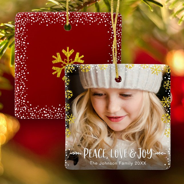 Ornamento De Cerâmica Foto Dourada Snowflakes Peace Love e Joy Keepsael (Criador carregado)