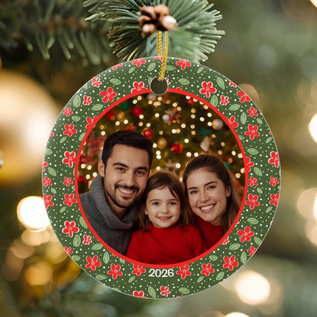 Ornamento De Cerâmica Foto Floral Personalizada Vermelha e Verde Moderna (Modern Floral Round Photo Ornament)