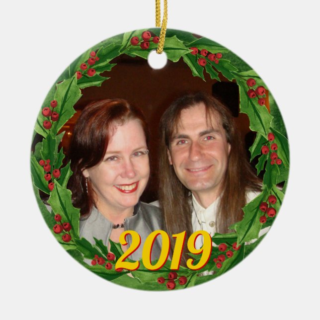 Ornamento De Cerâmica Foto personalizada de Natal Holly Wreath (Frente)