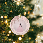 Ornamento De Cerâmica Foto personalizada de Quinceanera rosa dourado bri<br><div class="desc">Um ornamento para uma Quinceañera cinzenta e glamourosa,  15. Um rosa dourado,  fundo cor-de-rosa e decorado com pingos de brilho azul rosa,  pintura pingando. Personalize e adicione uma foto,  idade e data. Texto rosa dourado escuro. Perfeito como decoração de festas,  favor,  guardar ou como presente.</div>