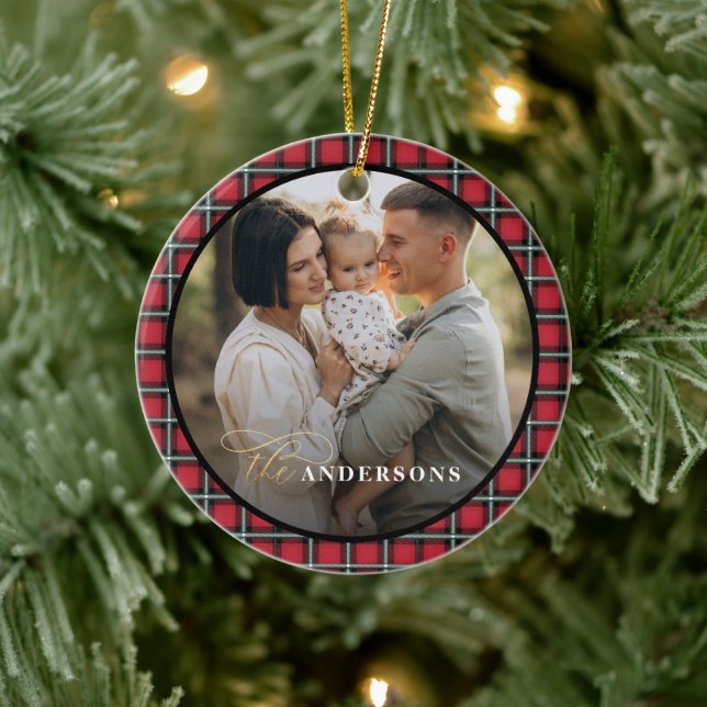 Ornamento De Cerâmica Foto personalizada de tartan preto vermelho natal (Árvore)