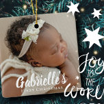 Ornamento De Cerâmica Foto personalizada do chic moderno de Natal<br><div class="desc">Primeiro Natal na tipografia serif clássica e simples. Adicione foto e nome personalizados do bebê.</div>